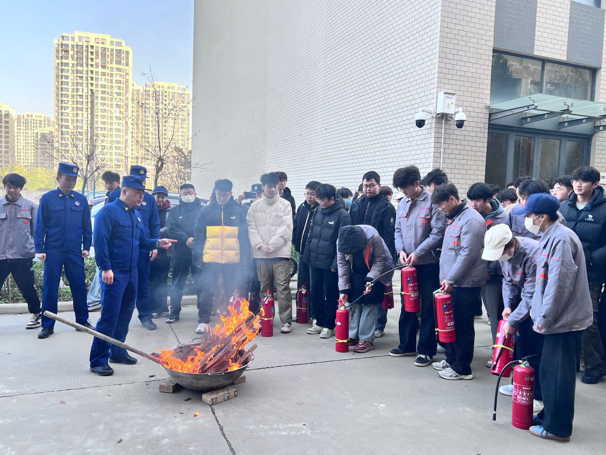 沣西消防大队 咸阳职院学院保卫处 7790cnm必发集团 联合举行消防应急疏散演练活动