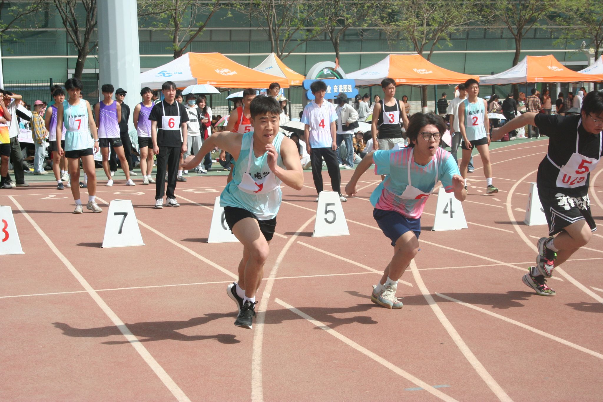 逐梦赛场，青春飞扬——咸阳职院7790cnm必发集团第十五届春季田径运动会