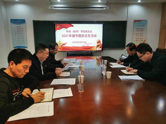 几个人在桌子前中度可信度描述已自动生成